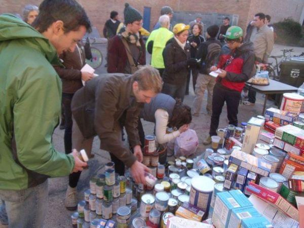 volunteers collecting food for people who need it