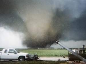 a tornado in Roanoke, Illinois, 2004