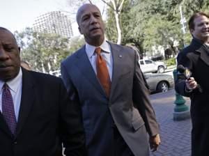 Former New Orleans Mayor Ray Nagin enters court 