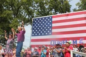 Lt. Gov. Evelyn Sanguinetti and Gov. Bruce Rauner take the stage on their first Governor's Day at the Illinois State Fair.