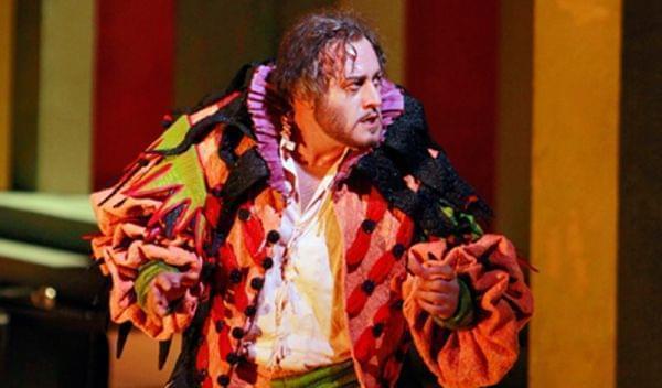 A man onstage for an opera