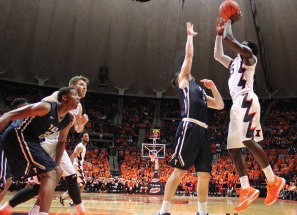 Illini mens basketball player Kendrick Nunn shooting for a basket.