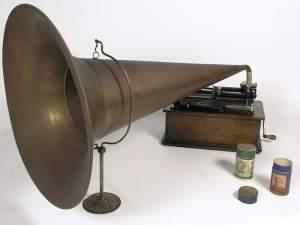 Picture of an old Edison Phonograph