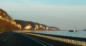 View of the Illinois Great River Road, north of Alton.