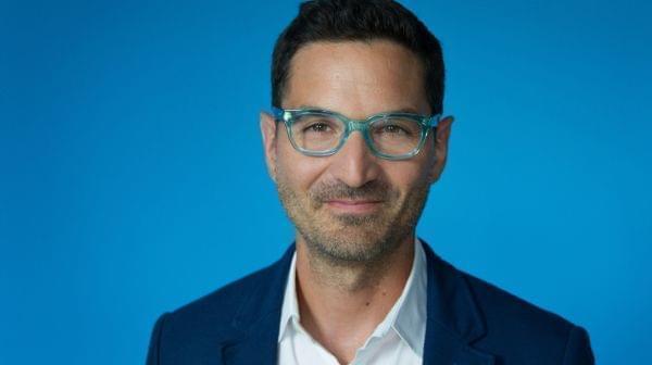 Portrait of Guy Raz.