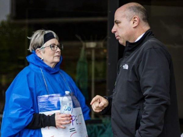 State Senator Sam McCann and a striking faculty member of the University of Illinois at Springfield