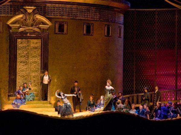 The Metropolitan Opera performs Thaïs