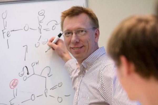 University of Illinois chemistry professor Wilfred van der Donk and his colleagues developed a new method for generating large libraries of unique cyclic compounds.