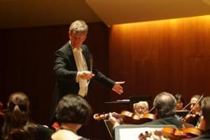 Ian Hobson at the podium during a Sinfonia da Camera performance.