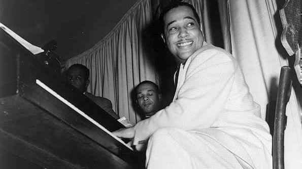 Duke Ellington plays the piano 